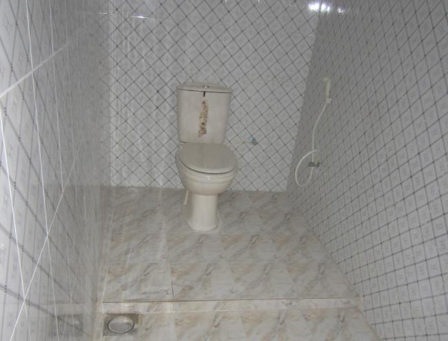 Toilet in Bangladesh - Petra Brussee
