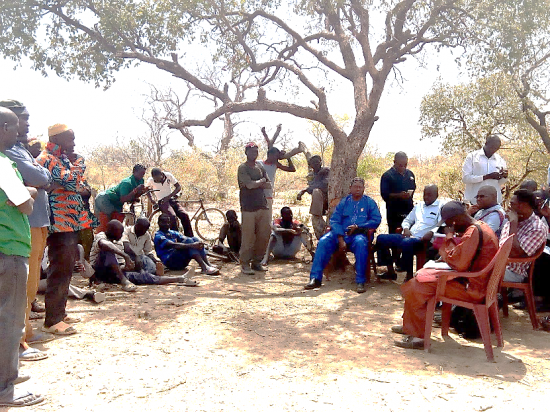 Échanges entre la communauté de Kalla et les participants des communes invitées par IRC