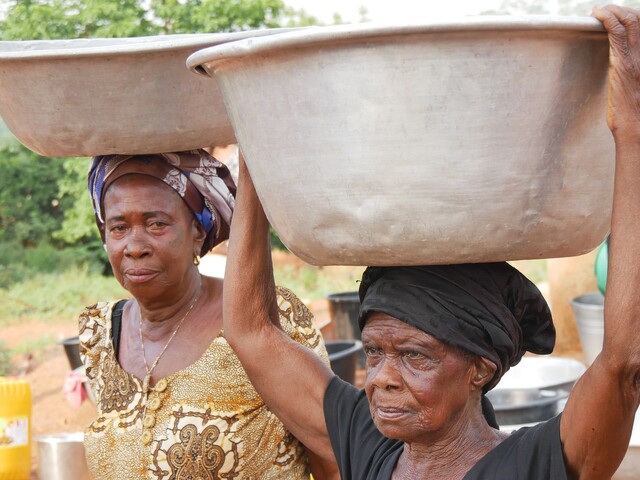 Women carrying water in Wamahinso, Asutifi North District, Ghana