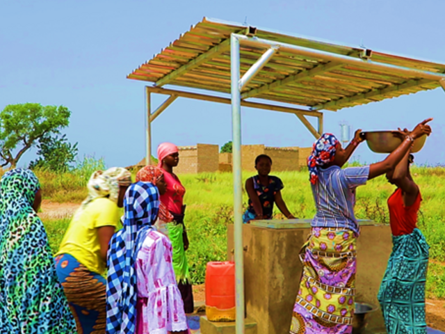 Women of Sigriyaoghin fetching water from their new improved water point (Photo IRC,2023