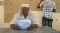 Amadou Ly en plein lecture de son rapport de tournée